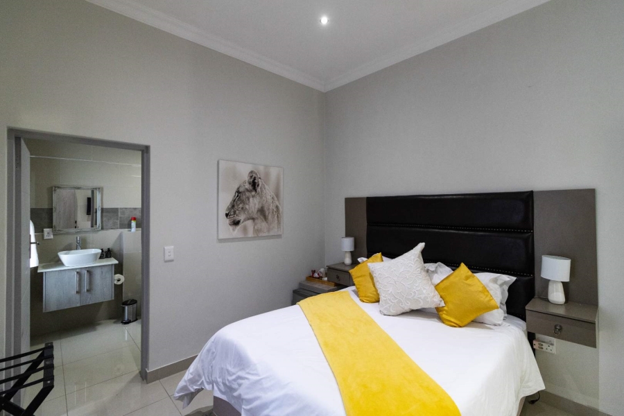 7 Bedroom Property for Sale in Sandbaai Western Cape